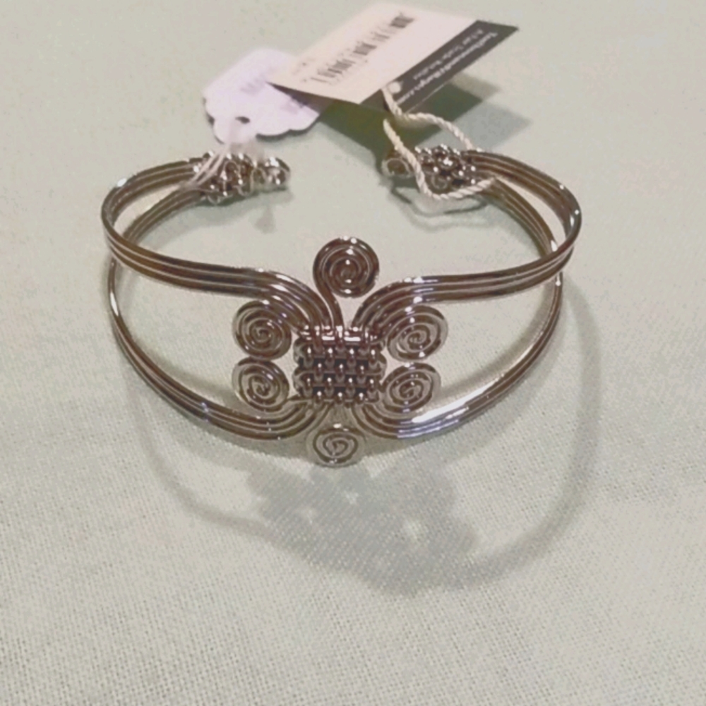 Bracelet with a unqiue pattern
